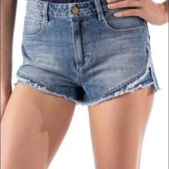 NWT!! Banjara Gypsy Jean Shorts - Picture 1 of 2